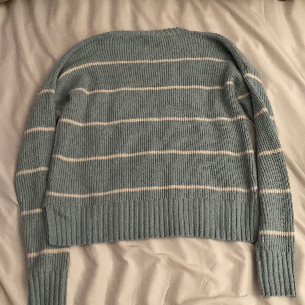 sweater - Picture 3 of 3